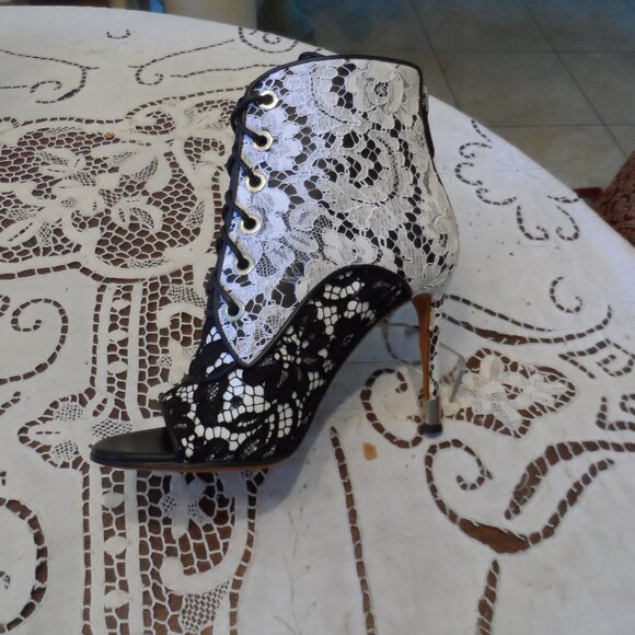 New Givenchy Black Leather w/White Lace Overlay Lace Up Heeled AnkleBoots Size 8 - Picture 8 of 16